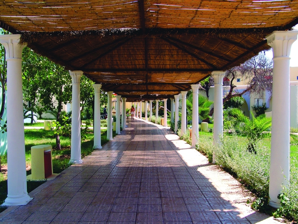 Imagen de los exteriores del Hotel CARIBBEAN WORLD BORJ CEDRIA. Foto 9