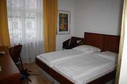 Imagen de la habitación del Hotel CARLTON ASTORIA. Foto 3