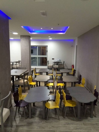 Imagen del bar/restaurante del Hotel CAROLINA MARE. Foto 6