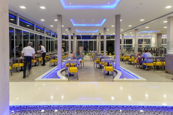 Imagen del bar/restaurante del Hotel CAROLINA MARE. Foto 10