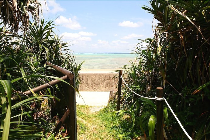 Imagen de los exteriores del Hotel CASA DUMAI Beach Hotel Okinawa. Foto 16