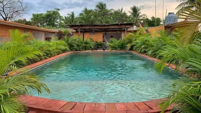 Imagen de la piscina del Hotel CASA MELROSE. Foto 10