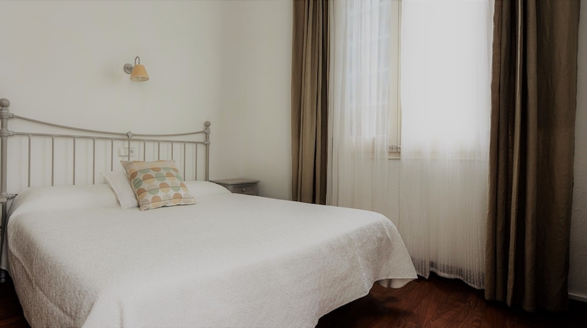 Imagen de la habitación del Hotel CASA METT Sitges. Foto 8