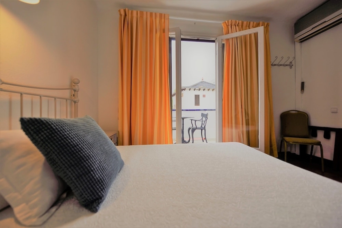 Imagen de la habitación del Hotel CASA METT Sitges. Foto 12