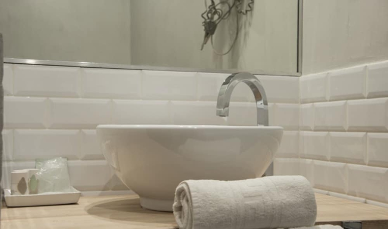 Imagen de la habitación del Hotel CASA METT Sitges. Foto 18