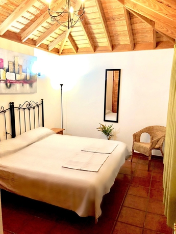 Imagen de la habitación del Hotel CASITAS MAURA. Foto 9