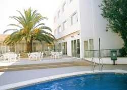 Imagen de la piscina del Hotel CASTELLDEFELS. Foto 3