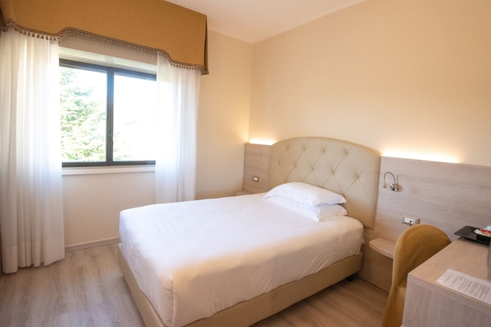 Imagen de la habitación del Hotel CASTELLO, Castel San Pietro Terme. Foto 2