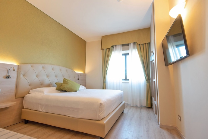 Imagen de la habitación del Hotel CASTELLO, Castel San Pietro Terme. Foto 7