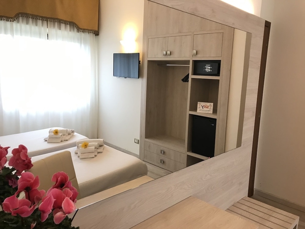 Imagen de la habitación del Hotel CASTELLO, Castel San Pietro Terme. Foto 8