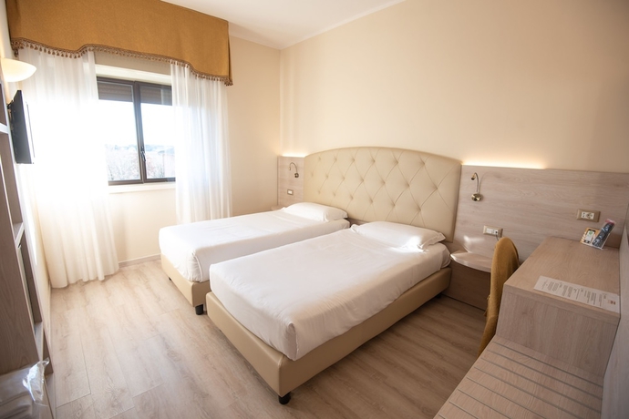 Imagen de la habitación del Hotel CASTELLO, Castel San Pietro Terme. Foto 10