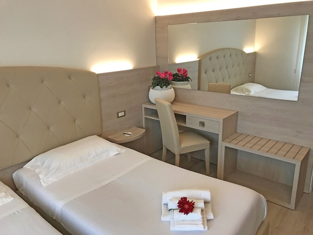 Imagen de la habitación del Hotel CASTELLO, Castel San Pietro Terme. Foto 12