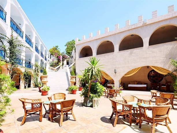 Imagen general del Hotel CASTELLO DI RODI. Foto 6