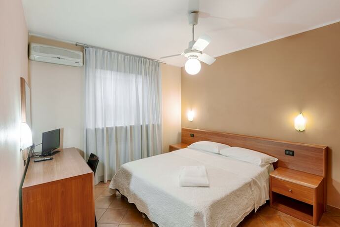 Imagen de la habitación del Hotel CASTELLO, Turín. Foto 18