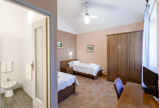 Imagen general del Hotel CASTELLO, Turín. Foto 12