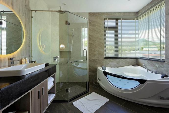 Imagen de la habitación del Hotel CASTLE BAYVIEW RESORT and SPA. Foto 5