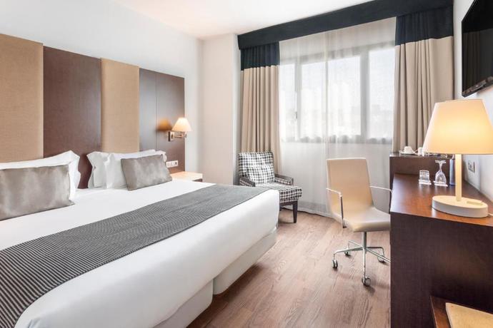 Imagen de la habitación del Hotel CATALONIA EL RETIRO. Foto 6