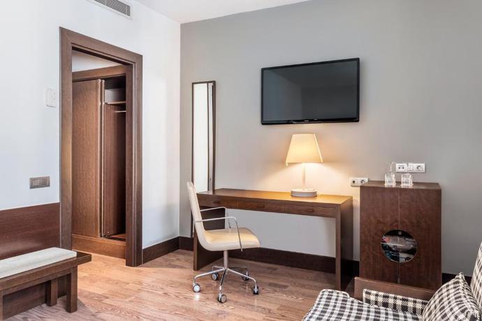 Imagen de la habitación del Hotel CATALONIA EL RETIRO. Foto 11