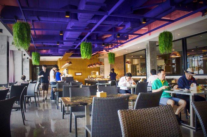 Imagen del bar/restaurante del Hotel CBD 2 HOTEL, Surat Thani. Foto 5