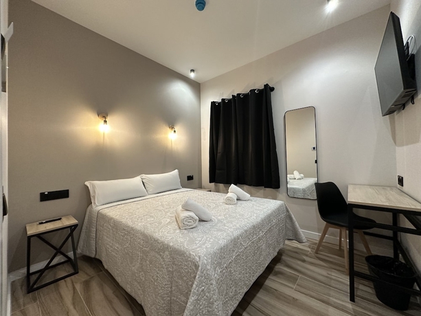 Imagen de la habitación del Hotel CC Opera Suites. Foto 2