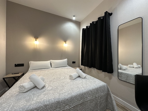 Imagen de la habitación del Hotel CC Opera Suites. Foto 3