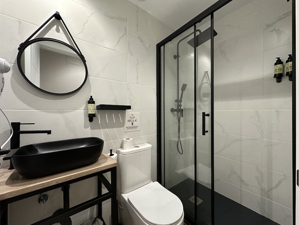 Imagen de la habitación del Hotel CC Opera Suites. Foto 5