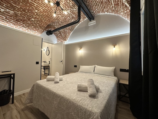 Imagen de la habitación del Hotel CC Opera Suites. Foto 8