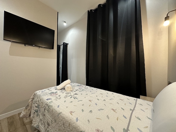 Imagen de la habitación del Hotel CC Opera Suites. Foto 15