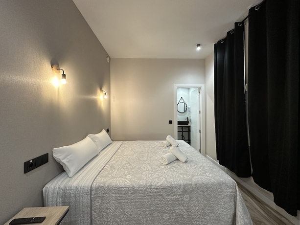 Imagen de la habitación del Hotel CC Opera Suites. Foto 17