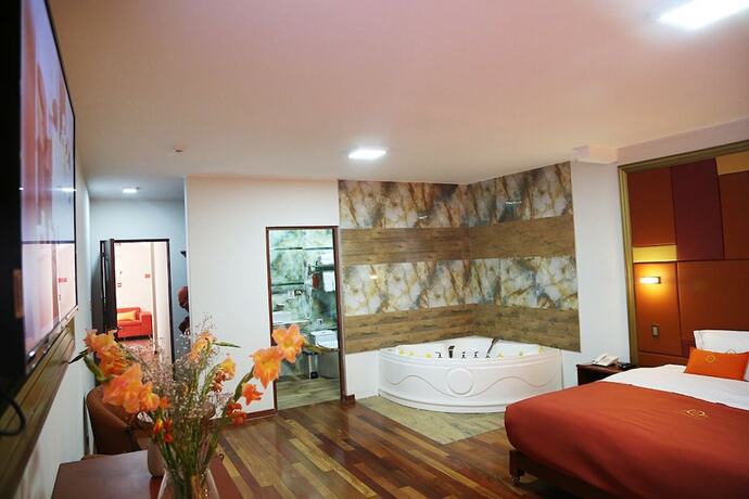 Imagen general del Hotel CENTRAL MIRAFLORES. Foto 3