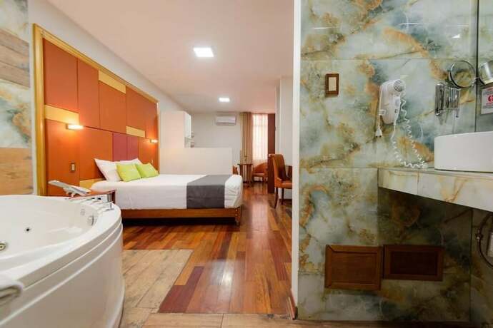 Imagen general del Hotel CENTRAL MIRAFLORES. Foto 11