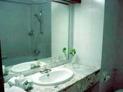Imagen de la habitación del Hotel CENTURY, Central Pattaya. Foto 3