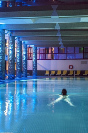 Imagen de la piscina del Hotel CGH Résidences and Spas Le Centaure. Foto 15