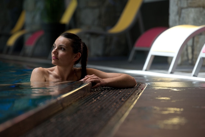 Imagen de la piscina del Hotel CGH Résidences and Spas Le Centaure. Foto 16