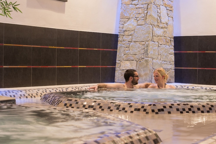 Imagen de la piscina del Hotel CGH Résidences and Spas Le Centaure. Foto 19