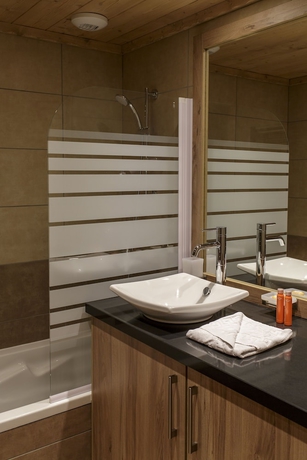 Imagen de la habitación del Hotel CGH R&eacute;sidences and Spas Le Napol&eacute;on. Foto 12