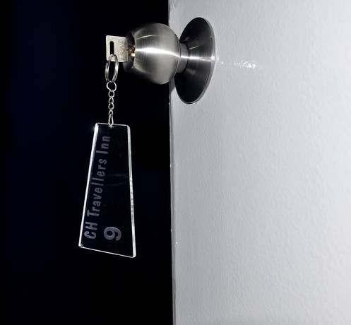 Imagen de los interiores del Hotel CH Travellers Inn. Foto 12
