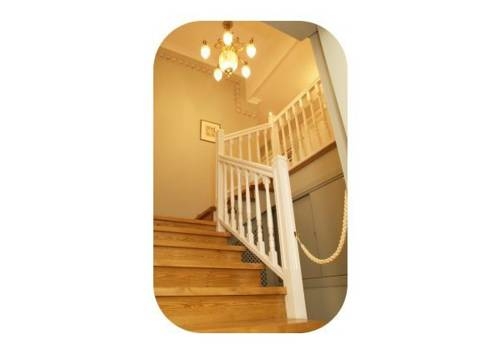 Imagen general del Hotel CHALET PUIGDEFABREGAS. Foto 8