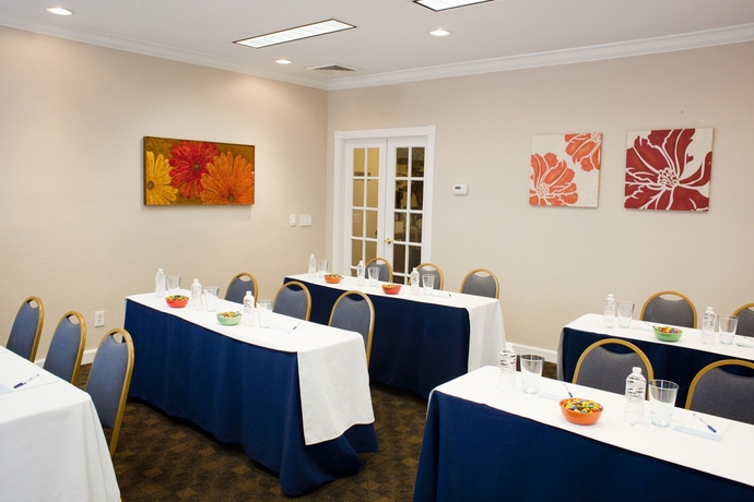 Imagen de los interiores del Hotel CHASE SUITE HOTEL. Foto 11