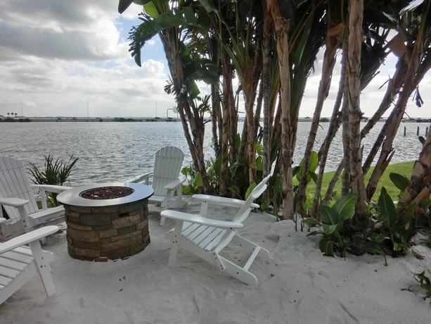 Imagen de los exteriores del Hotel CHASE SUITE HOTEL. Foto 9