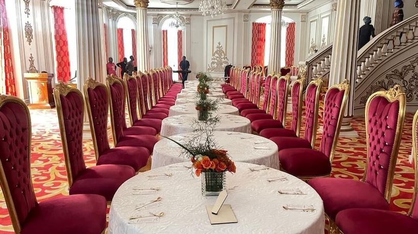 Imagen de los interiores del Hotel CHATEAU LE MARARA. Foto 14