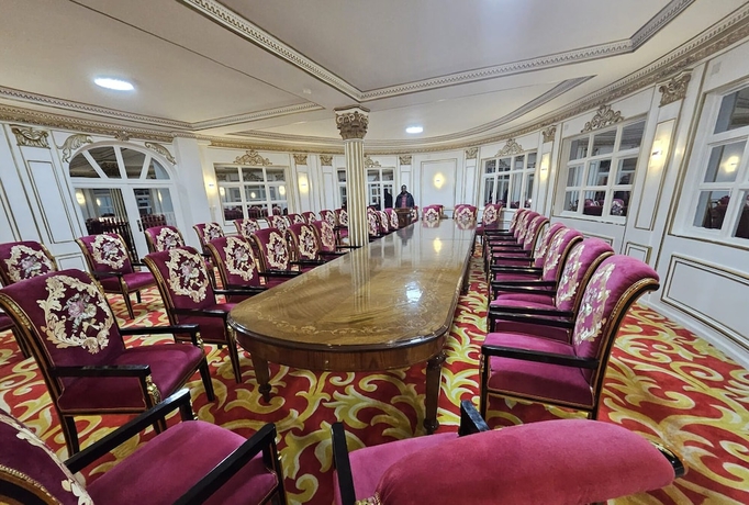 Imagen de los interiores del Hotel CHATEAU LE MARARA. Foto 16