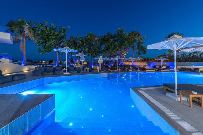 Imagen de la piscina del Hotel CHC Imperial Hotel &ndash; Adults Only. Foto 15