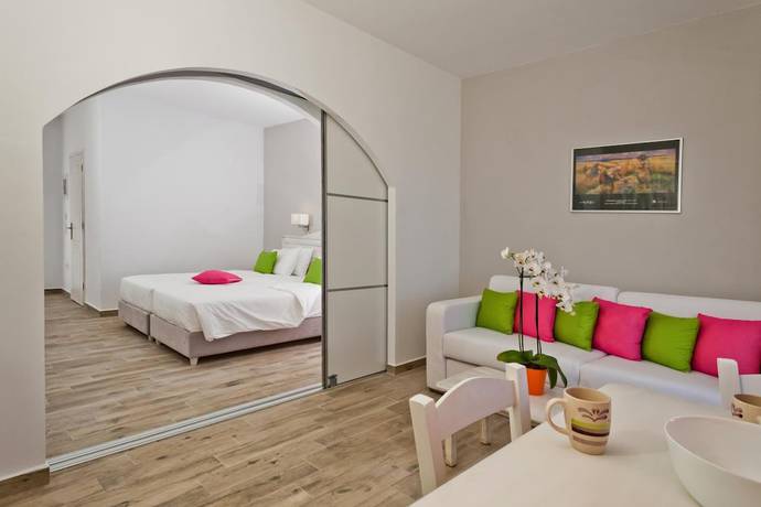 Imagen de la habitación del Hotel CHC Sound of the Sea. Foto 3