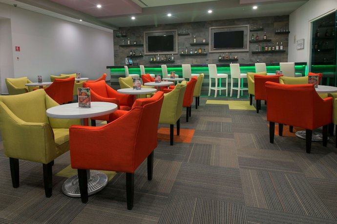 Imagen del bar/restaurante del Hotel CHN Hotel Monterrey Aeropuerto, Trademark by Wyndham. Foto 2