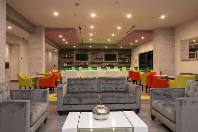 Imagen del bar/restaurante del Hotel CHN Hotel Monterrey Aeropuerto, Trademark by Wyndham. Foto 3
