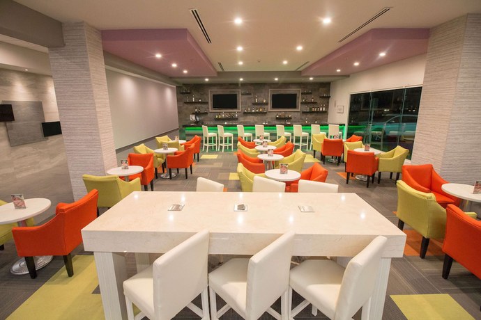 Imagen del bar/restaurante del Hotel CHN Hotel Monterrey Aeropuerto, Trademark by Wyndham. Foto 4