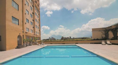 Imagen de la piscina del Hotel CHN Hotel Monterrey Norte, Trademark Collection by Wyndham. Foto 18