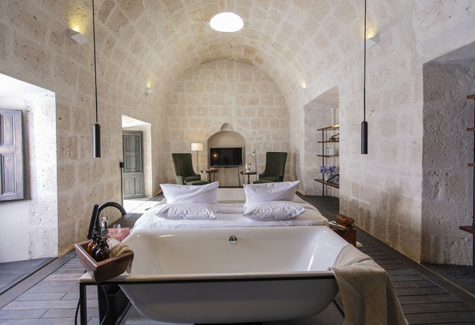 Imagen de la habitación del Hotel CIRQA - Relais and Ch&acirc;teaux. Foto 8