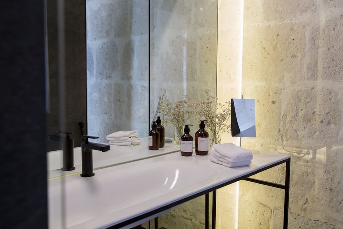 Imagen de la habitación del Hotel CIRQA - Relais and Ch&acirc;teaux. Foto 11
